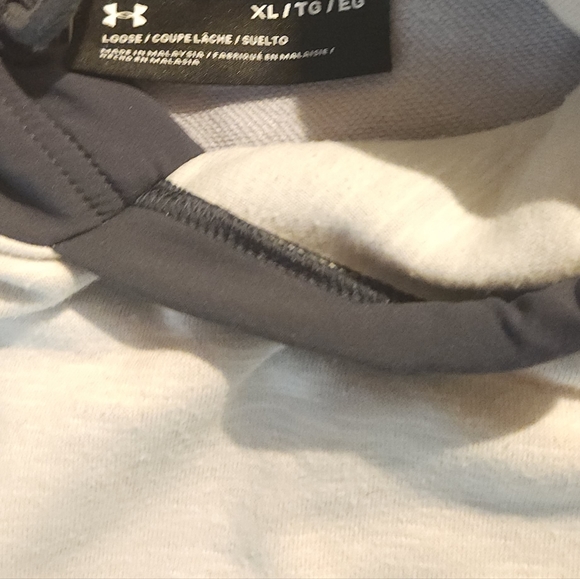 XL Mens Under armour Cut Off tank top with hood and Kangaroo pocket - Picture 3 of 4